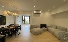 Fresh Central Apartment